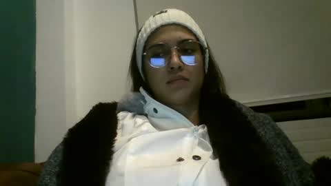 triana_bell online show from December 1, 1:31 am