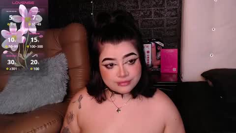 trixxiee_ online show from February 22, 9:32 pm