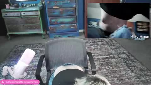 Snapshot of trixyrose chatting on October 24, 2:24 pm RixyRose online show from October 24, 2:24 pm