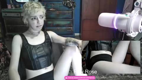 Snapshot of trixyrose chatting on September 30, 12:55 pm RixyRose online show from September 30, 12:55 pm