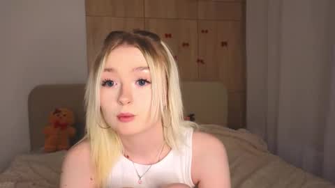 twinklefluff online show from January 18, 4:36 pm