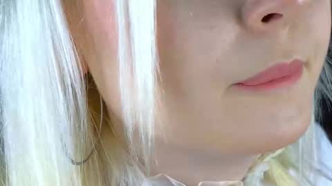 Snapshot of twinklefluff chatting on September 27, 3:19 pm twinklefluff online show from September 27, 3:19 pm