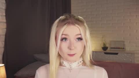 Snapshot of twinklefluff chatting on October 14, 4:09 pm twinklefluff online show from October 14, 4:09 pm