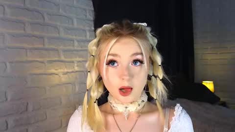 Snapshot of twinklefluff chatting on October 10, 4:12 pm twinklefluff online show from October 10, 4:12 pm