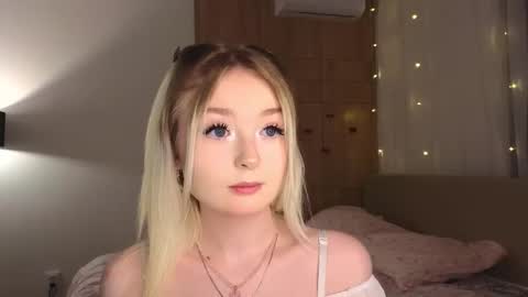 twinklefluff online show from February 27, 4:40 pm