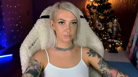 Miley online show from January 10, 1:05 pm