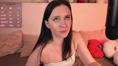 Una  online show from September 27, 11:28 am