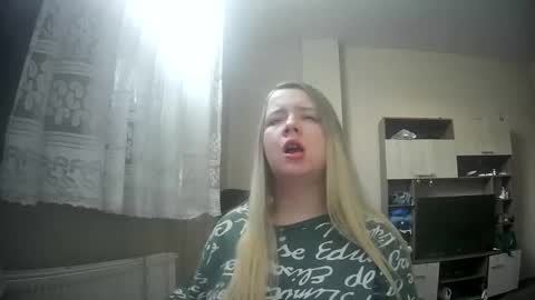 Snapshot of universeemily chatting on October 23, 8:42 am UniverseEmily online show from October 23, 8:42 am