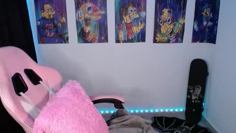 Snapshot of urbaby6irl chatting on October 23, 8:53 am Danielle online show from October 23, 8:53 am
