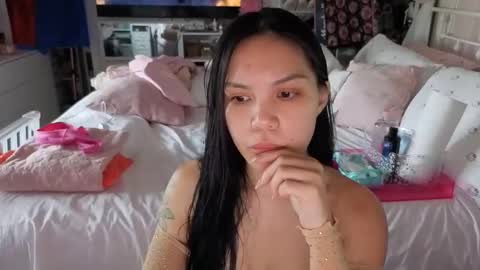 urlittlefilipina online show from November 7, 3:50 pm