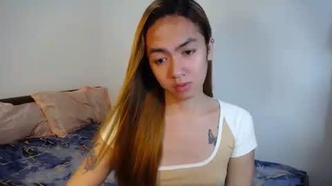 Snapshot of urlovelypinayxxx chatting on October 22, 8:14 pm MIYA online show from October 22, 8:14 pm