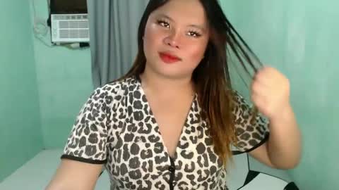 Snapshot of urwifematerial69_ chatting on December 10, 10:38 am Bella Miles Olivia online show from December 10, 10:38 am