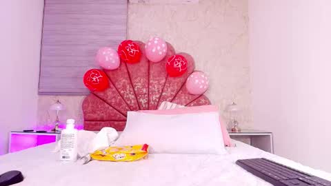 Vaiolet colls online show from February 10, 11:57 am