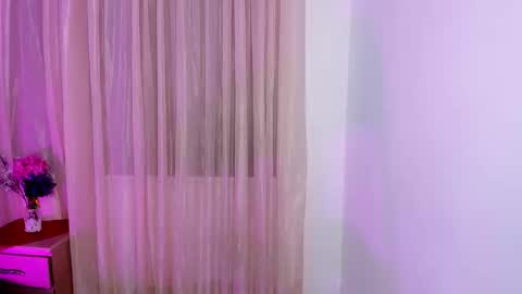 HI IM NEW online show from September 18, 3:21 pm