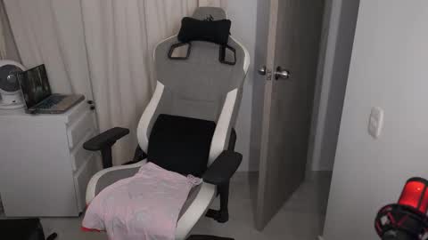 Snapshot of valecute01 chatting on October 20, 5:43 am valecute01 online show from October 20, 5:43 am