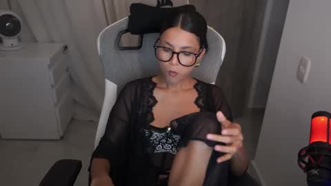 Snapshot of valecute01 chatting on October 30, 4:15 am valecute01 online show from October 30, 4:15 am