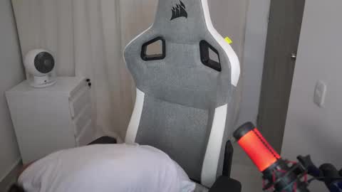 Snapshot of valecute01 chatting on October 2, 2:05 am valecute01 online show from October 2, 2:05 am