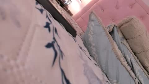 Vale Toro  online show from September 25, 1:10 pm