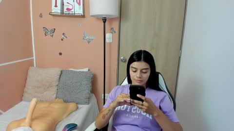 Juli C online show from February 8, 9:15 pm