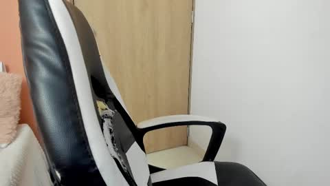 Juli C online show from February 15, 9:17 pm