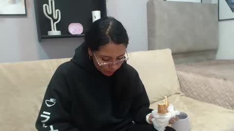 valevicious online show from February 25, 1:32 pm