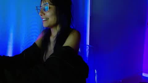 valkiry_ online show from November 19, 10:43 pm