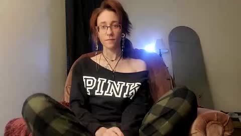 Snapshot of valleriestarr chatting on February 18, 3:10 am Vallerie Starr online show from February 18, 3:10 am