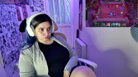 Snapshot of vallolet1_ chatting on October 24, 1:12 am Im Violet online show from October 24, 1:12 am