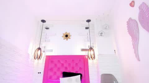 Vallolet Peach  online show from February 14, 11:31 am