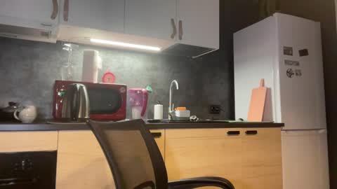 Snapshot of valorant_girl chatting on January 6, 4:34 pm Little Devil online show from January 6, 4:34 pm