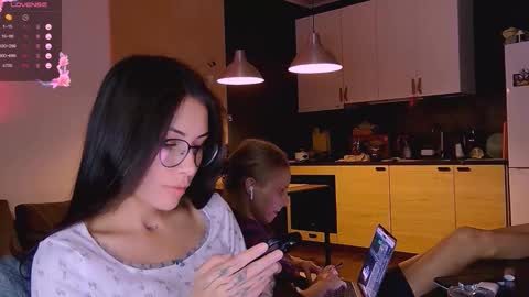 Snapshot of valorant_girl chatting on October 6, 6:12 pm Little Devil online show from October 6, 6:12 pm