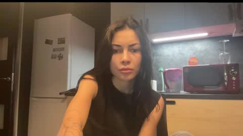 Snapshot of valorant_girl chatting on January 4, 5:47 pm Little Devil online show from January 4, 5:47 pm