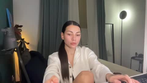 Snapshot of valorant_girl chatting on February 6, 6:46 pm Little Devil online show from February 6, 6:46 pm