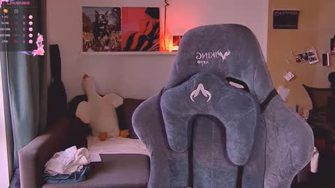 Snapshot of valorant_girl chatting on October 30, 12:28 pm Little Devil online show from October 30, 12:28 pm