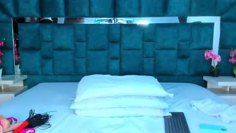 valtira nova online show from September 14, 7:45 pm