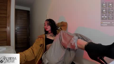 Snapshot of vanessart_ chatting on October 5, 10:48 pm Vanessa online show from October 5, 10:48 pm