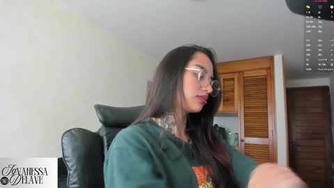 Snapshot of vanessart_ chatting on September 10, 5:46 pm Vanessa online show from September 10, 5:46 pm