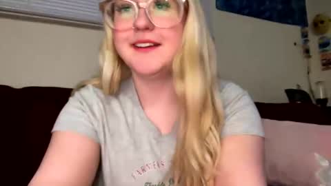 vanillapuddingpie online show from March 6, 12:54 am