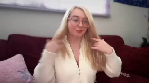 vanillapuddingpie online show from February 18, 4:05 pm