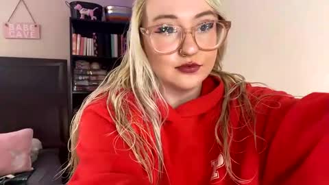 vanillapuddingpie online show from September 9, 4:51 pm