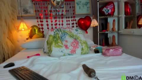 vannia smith  online show from February 10, 12:29 pm