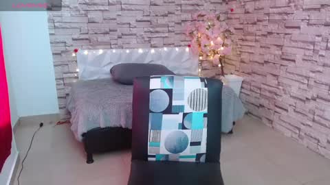 Snapshot of vanse_lust chatting on February 26, 8:46 pm Karuna online show from February 26, 8:46 pm