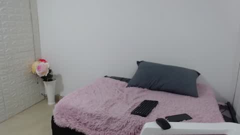 Snapshot of vanse_lust chatting on January 22, 8:49 pm Karuna online show from January 22, 8:49 pm