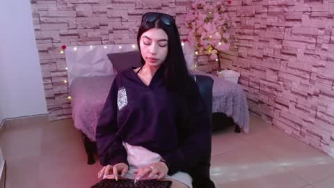 Snapshot of vanse_lust chatting on December 4, 8:29 pm Karuna online show from December 4, 8:29 pm