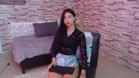 Snapshot of vanse_lust chatting on February 28, 7:35 pm Karuna online show from February 28, 7:35 pm