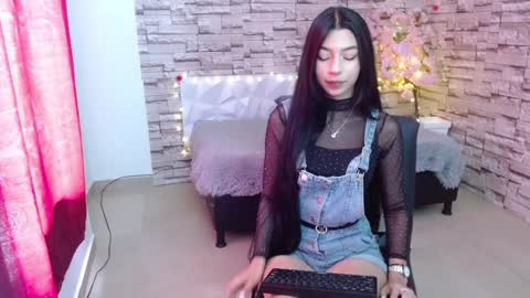 Snapshot of vanse_lust chatting on January 6, 7:35 pm Karuna online show from January 6, 7:35 pm