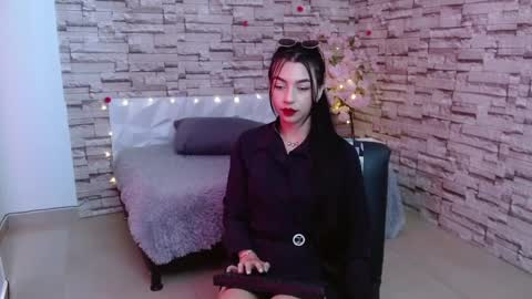 Snapshot of vanse_lust chatting on December 3, 6:17 pm Karuna online show from December 3, 6:17 pm