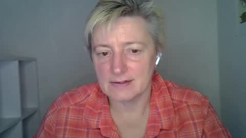 vea_motty online show from December 16, 11:38 am