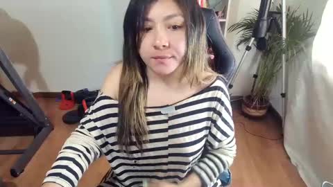 Snapshot of vellarossa chatting on December 19, 5:08 pm Im VelaI will be Christmas and New Year with my family December 22 to January 13 I will miss you guys. online show from December 19, 5:08 pm