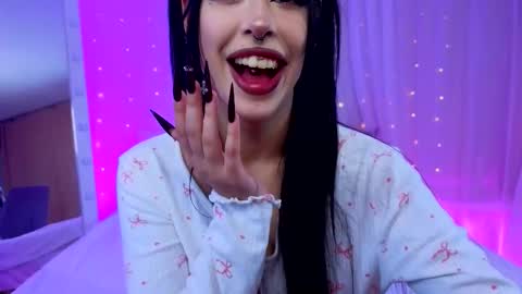 Snapshot of venomeowww_ chatting on September 21, 4:11 am Vivian online show from September 21, 4:11 am